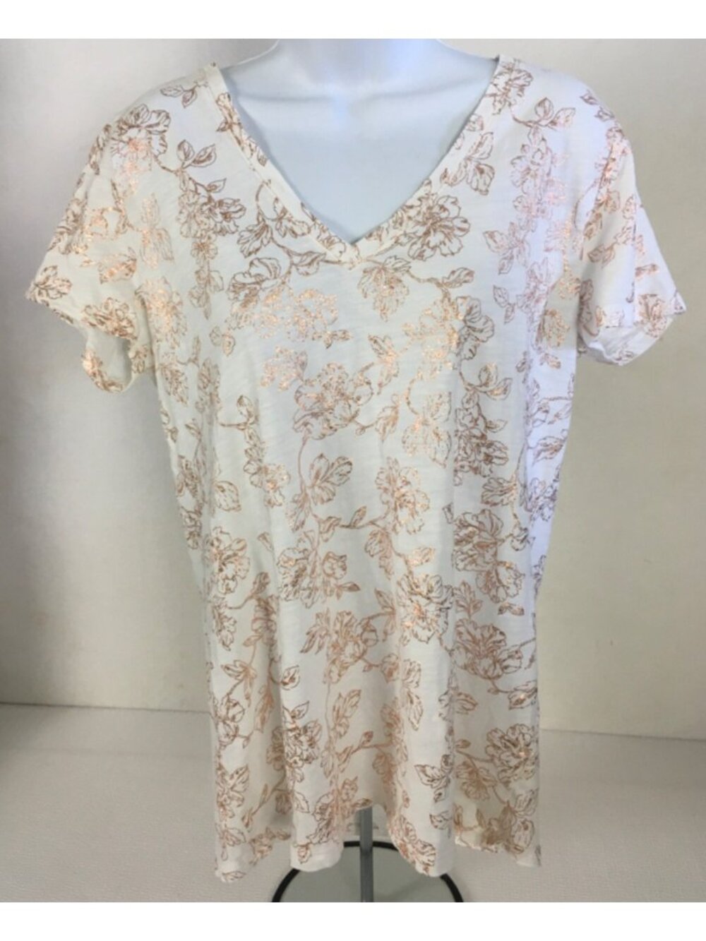 a n a A New Approach T shirt Size 2X White with Gold Flowers V neck Short Sleeve